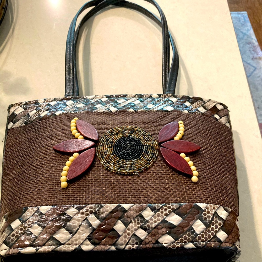 Beautiful straw purse with zippered closing and wooden appliqué on front